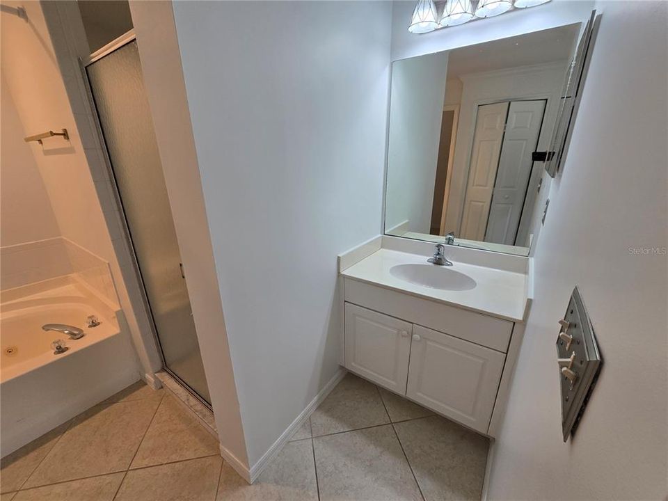 На продажу: $294,900 (3 спален, 2 ванн, 1692 Квадратных фут)