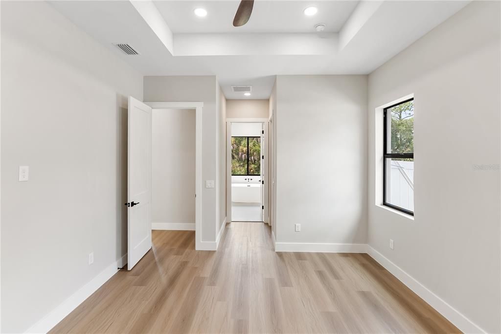 En Venta: $529,900 (4 camas, 2 baños, 1857 Pies cuadrados)