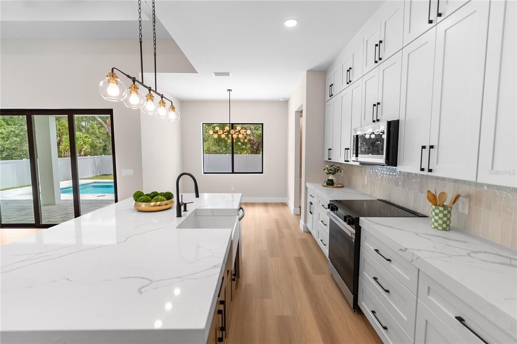 En Venta: $529,900 (4 camas, 2 baños, 1857 Pies cuadrados)