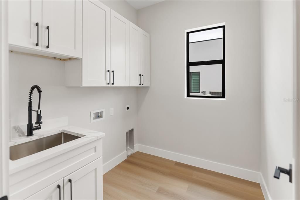 En Venta: $529,900 (4 camas, 2 baños, 1857 Pies cuadrados)