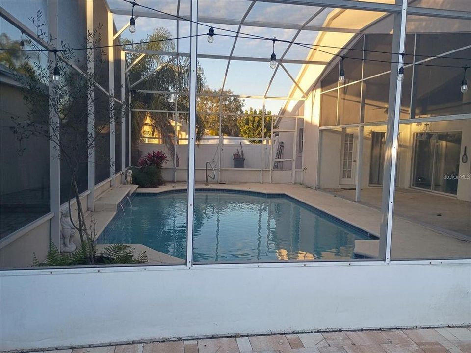 For Rent: $3,100 (4 beds, 3 baths, 2598 Square Feet)