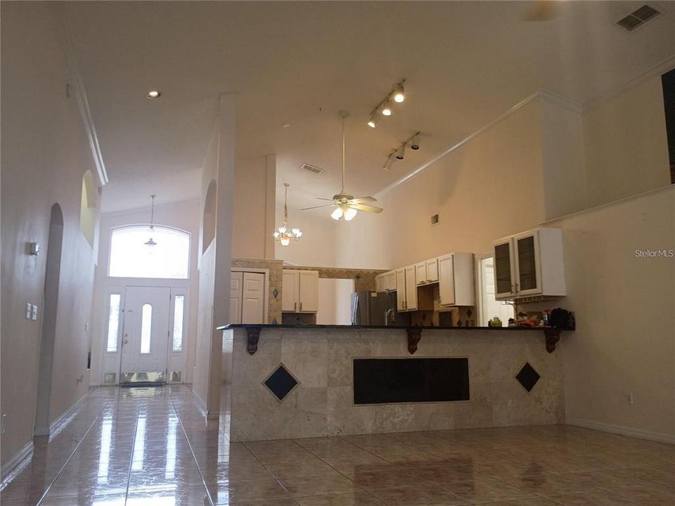 For Rent: $3,100 (4 beds, 3 baths, 2598 Square Feet)