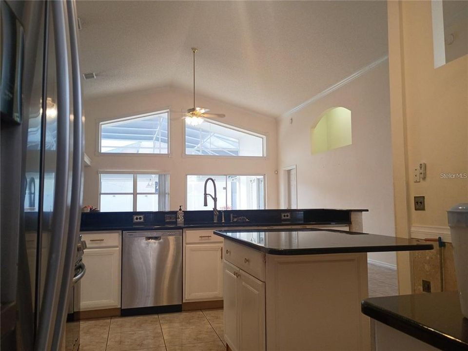 For Rent: $3,100 (4 beds, 3 baths, 2598 Square Feet)