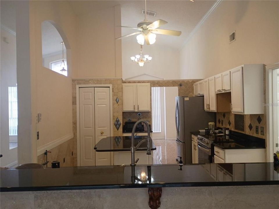 For Rent: $3,100 (4 beds, 3 baths, 2598 Square Feet)