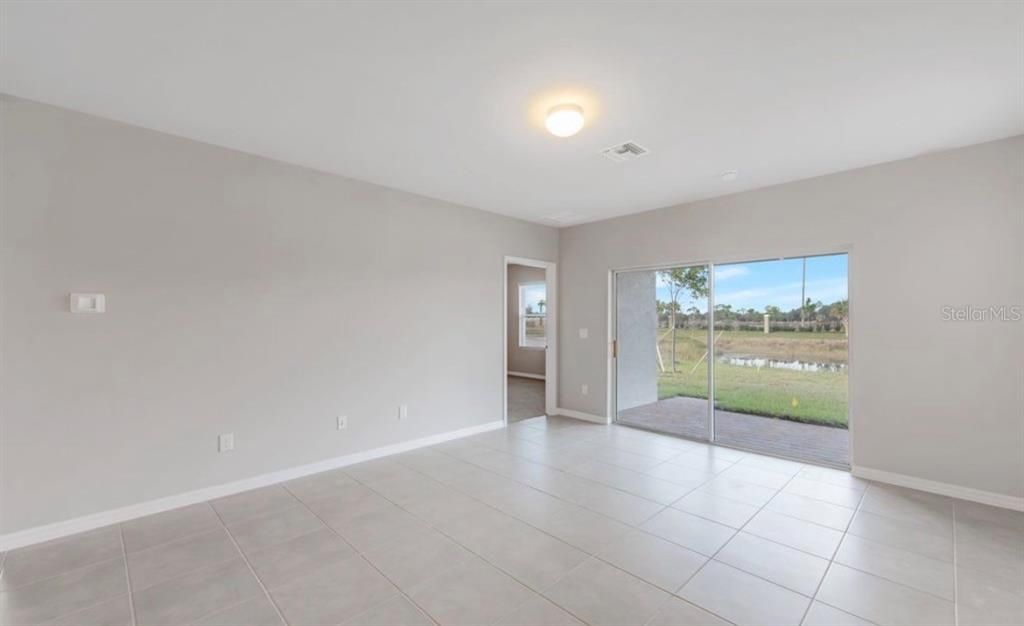 En Venta: $295,000 (3 camas, 2 baños, 1427 Pies cuadrados)