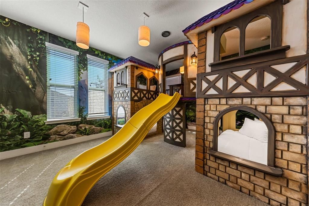 На продажу: $999,900 (8 спален, 7 ванн, 3401 Квадратных фут)