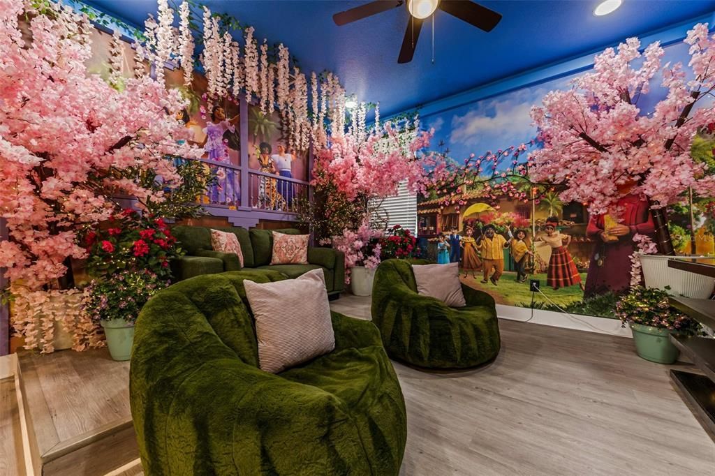 На продажу: $999,900 (8 спален, 7 ванн, 3401 Квадратных фут)