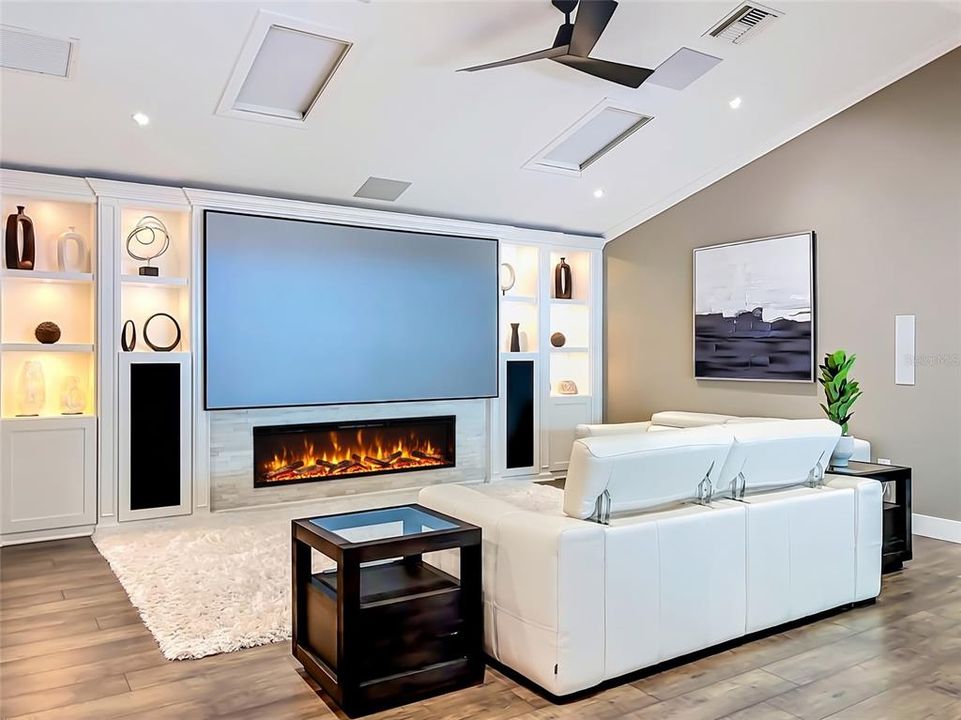 合同活跃: $742,900 (4 贝兹, 2 浴室, 2262 平方英尺)