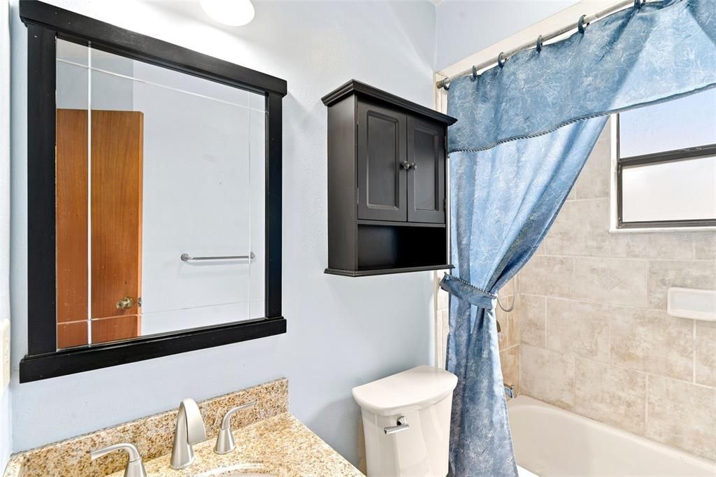 На продажу: $329,900 (3 спален, 2 ванн, 1352 Квадратных фут)