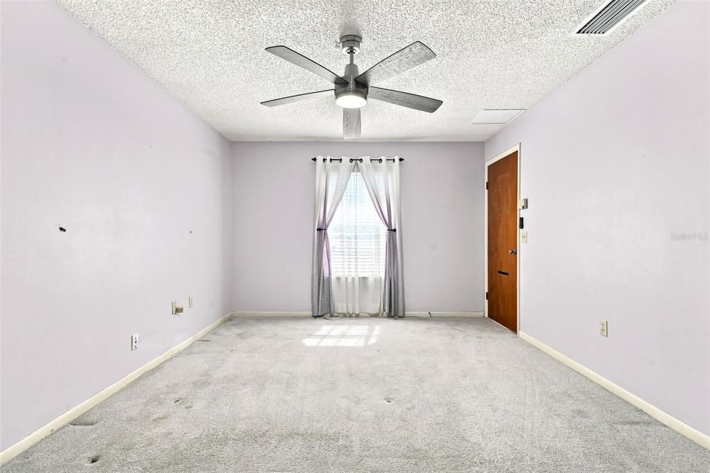 На продажу: $329,900 (3 спален, 2 ванн, 1352 Квадратных фут)