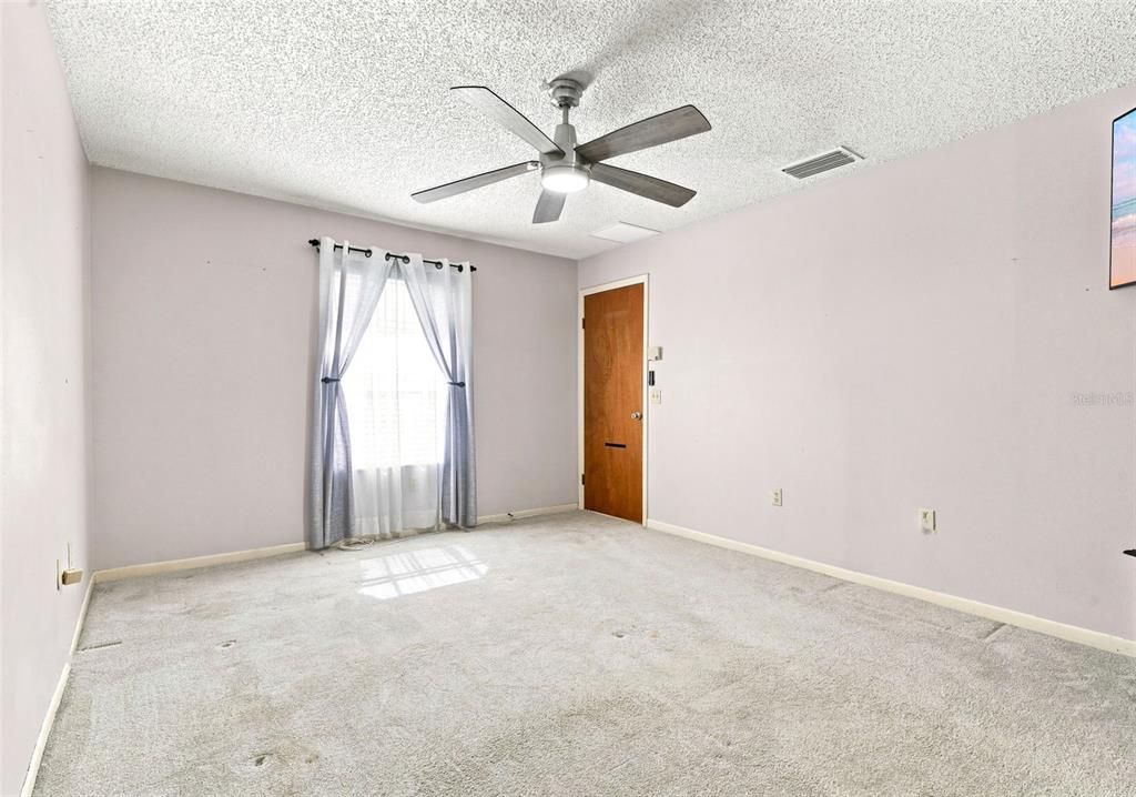 На продажу: $329,900 (3 спален, 2 ванн, 1352 Квадратных фут)