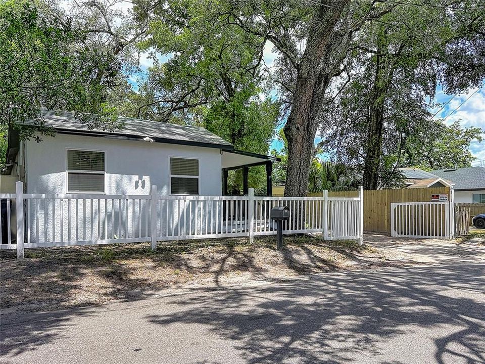 En Venta: $280,000 (2 camas, 2 baños, 832 Pies cuadrados)