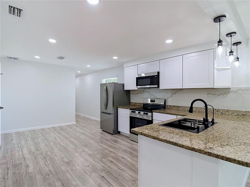 En Venta: $280,000 (2 camas, 2 baños, 832 Pies cuadrados)