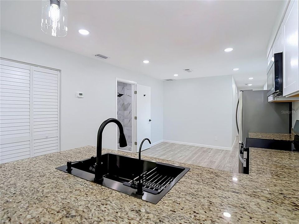 En Venta: $280,000 (2 camas, 2 baños, 832 Pies cuadrados)
