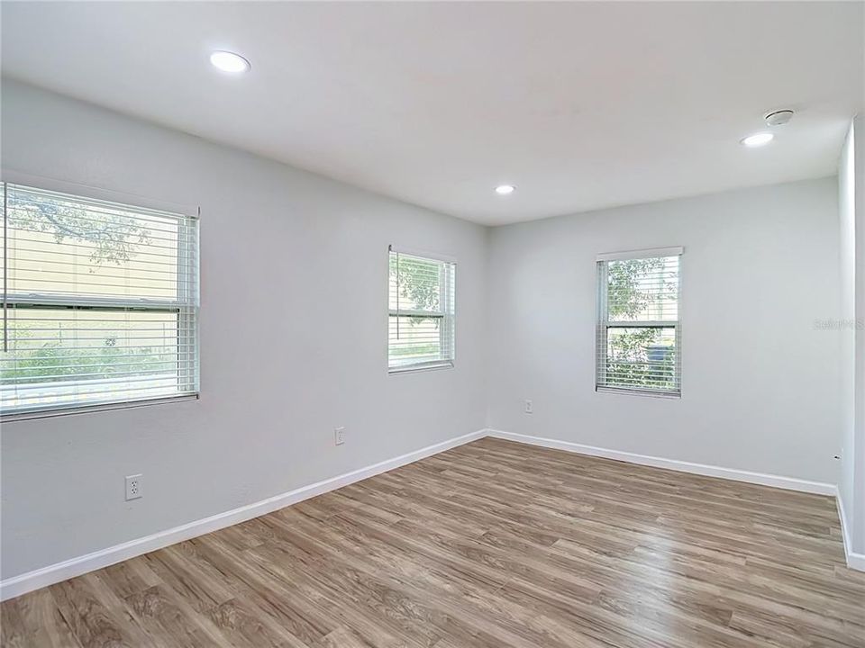 En Venta: $280,000 (2 camas, 2 baños, 832 Pies cuadrados)