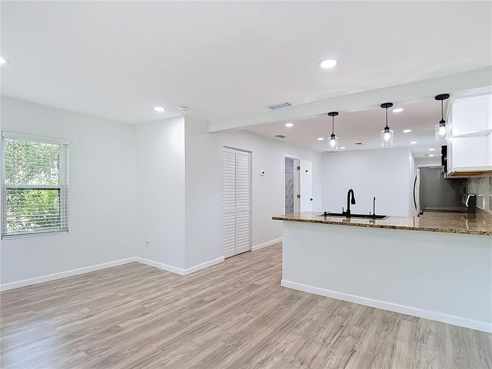 En Venta: $280,000 (2 camas, 2 baños, 832 Pies cuadrados)