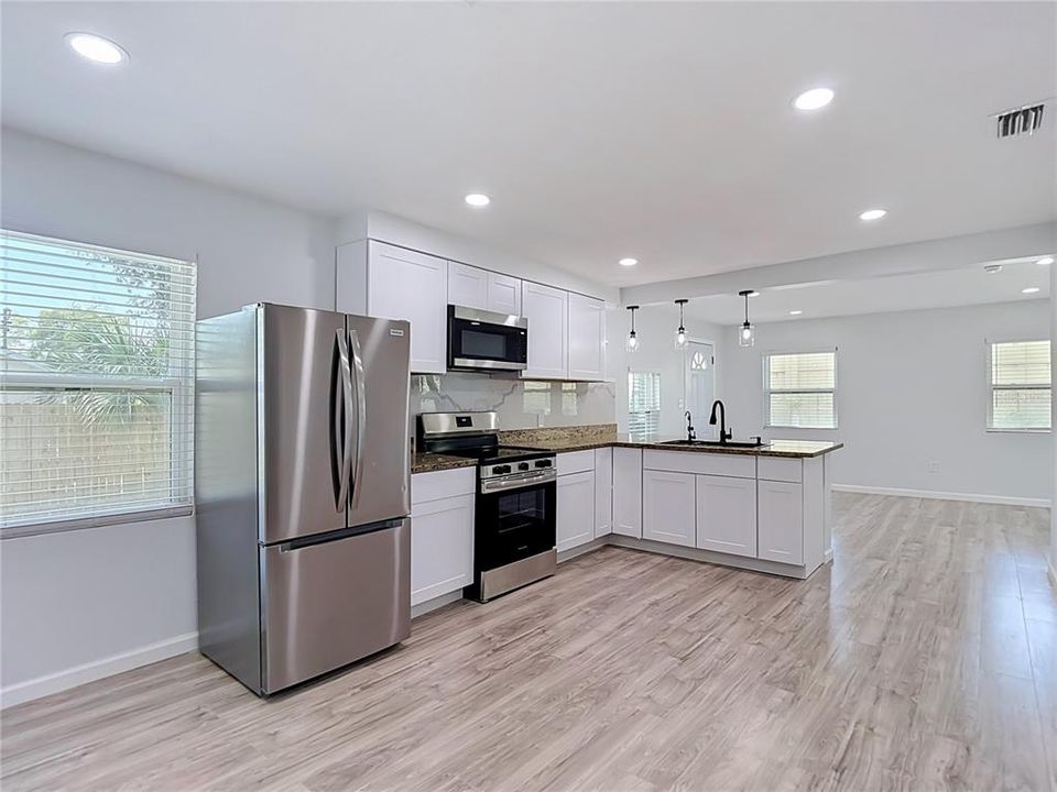 En Venta: $280,000 (2 camas, 2 baños, 832 Pies cuadrados)
