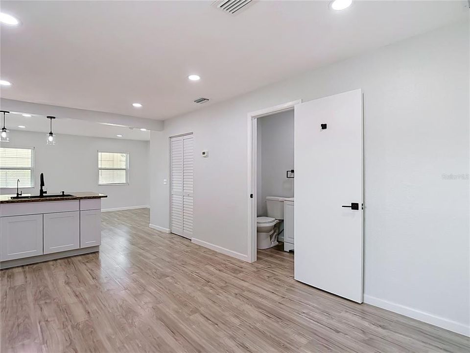 En Venta: $280,000 (2 camas, 2 baños, 832 Pies cuadrados)