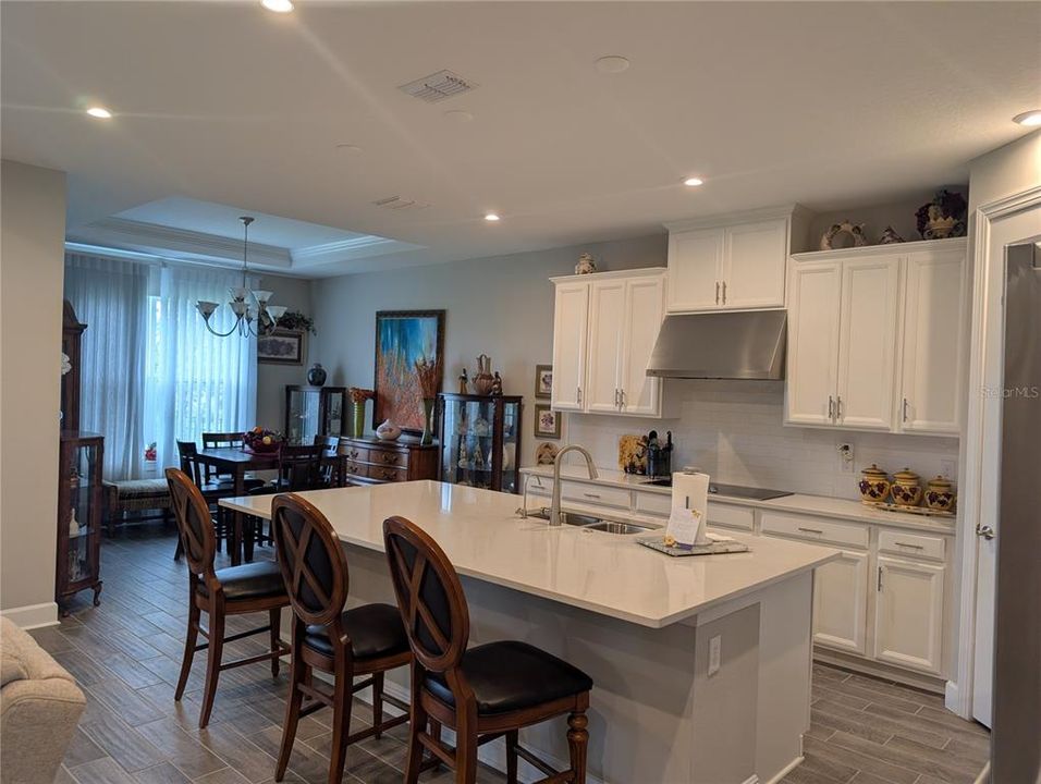 Active With Contract: $420,000 (2 beds, 2 baths, 1988 Square Feet)