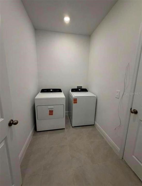 В аренду: $2,800 (4 спален, 2 ванн, 2054 Квадратных фут)