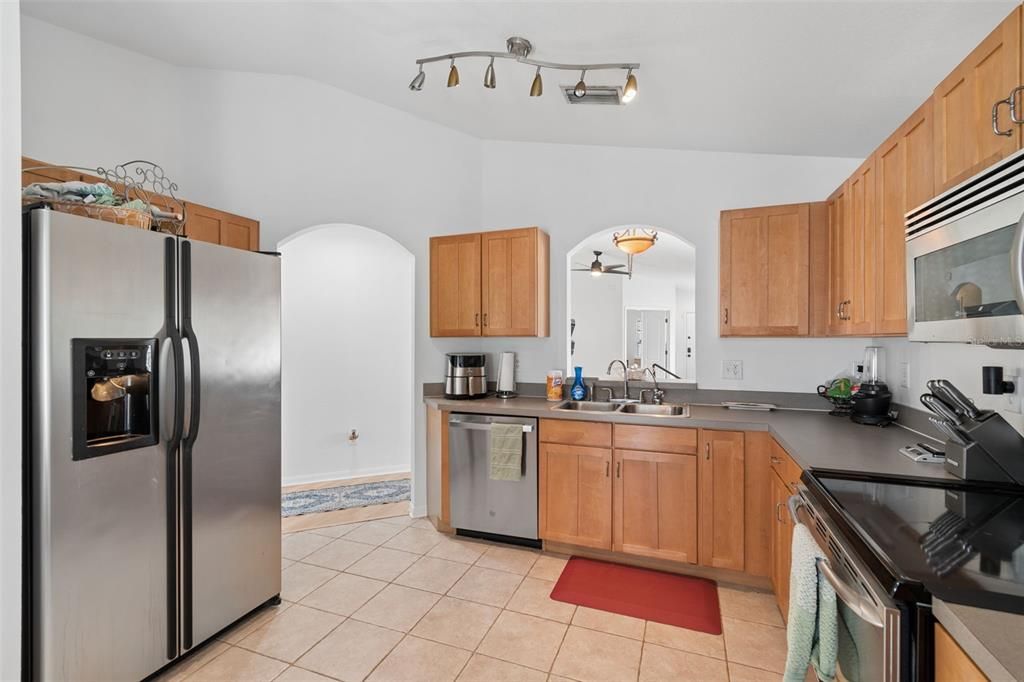For Sale: $325,000 (3 beds, 2 baths, 1471 Square Feet)