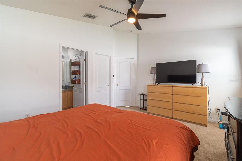 For Sale: $325,000 (3 beds, 2 baths, 1471 Square Feet)