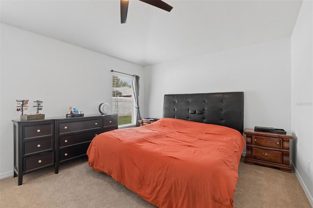 For Sale: $325,000 (3 beds, 2 baths, 1471 Square Feet)