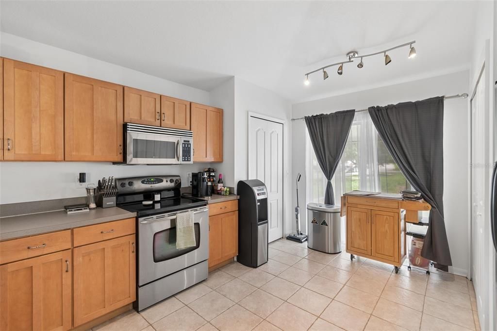 For Sale: $325,000 (3 beds, 2 baths, 1471 Square Feet)