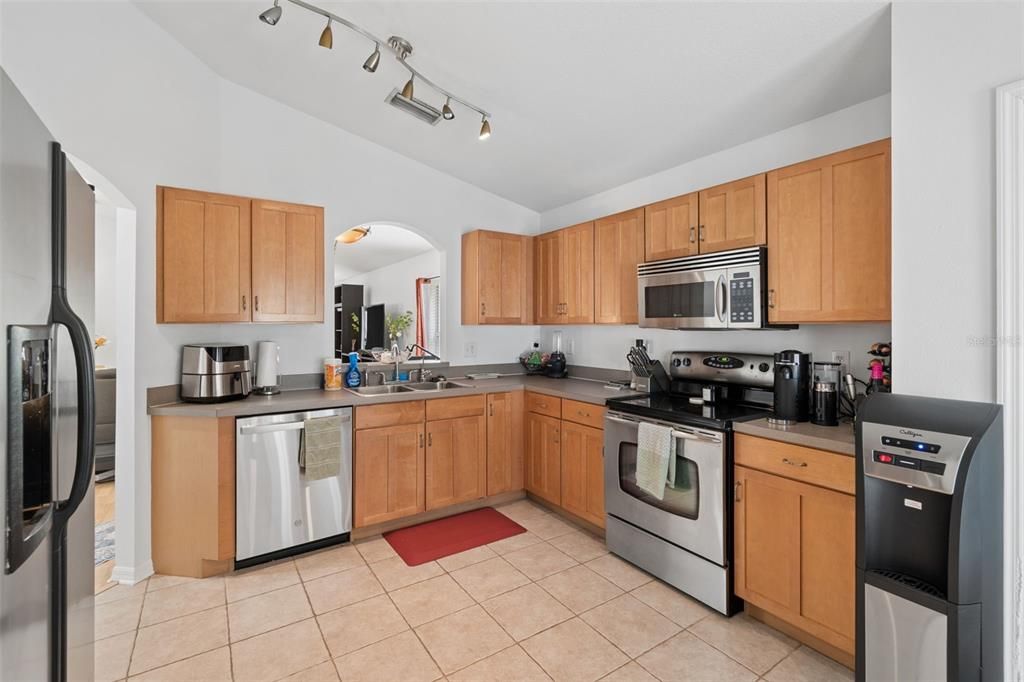 For Sale: $325,000 (3 beds, 2 baths, 1471 Square Feet)