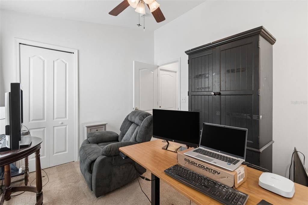 For Sale: $325,000 (3 beds, 2 baths, 1471 Square Feet)