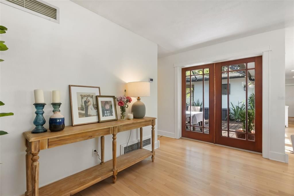 For Sale: $679,900 (3 beds, 3 baths, 1874 Square Feet)