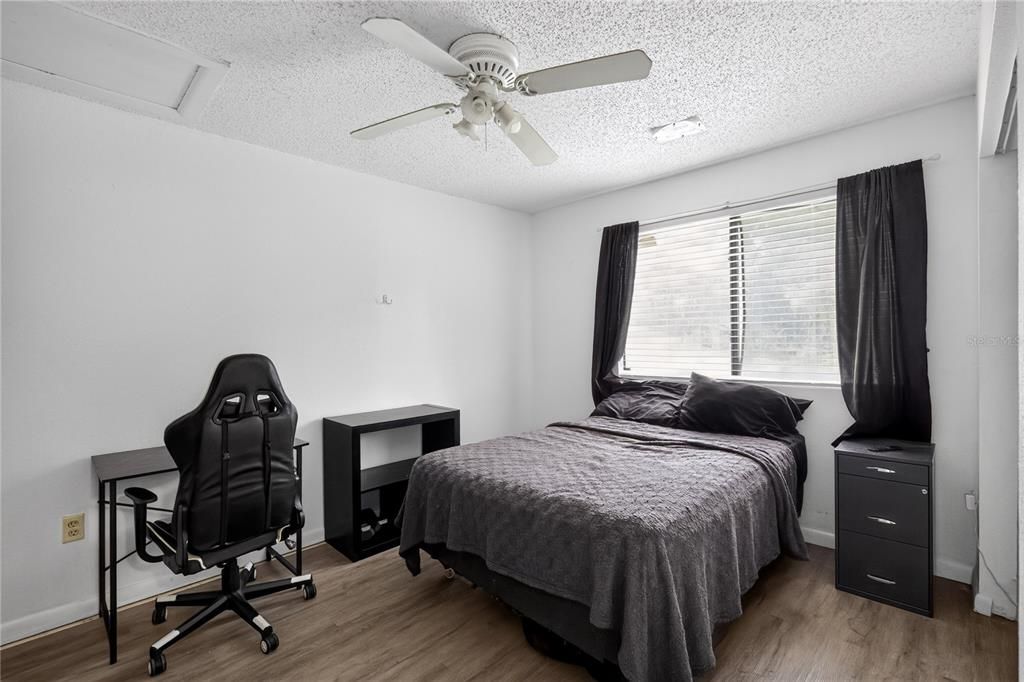 На продажу: $124,900 (2 спален, 1 ванн, 899 Квадратных фут)