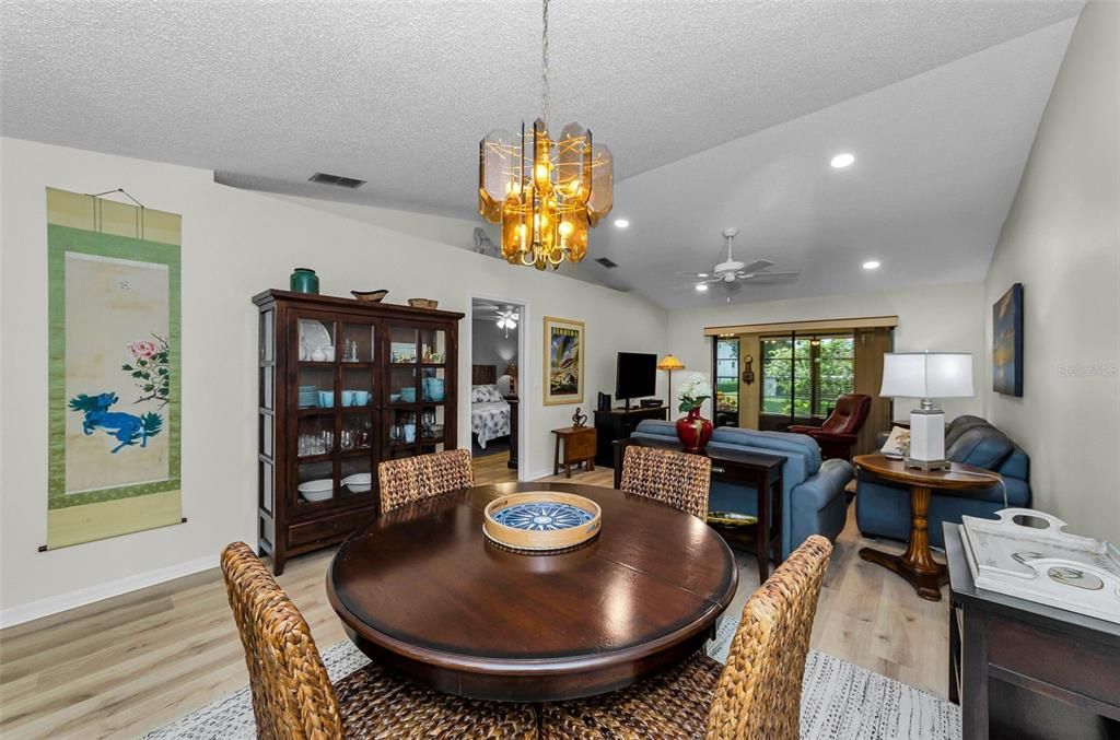 En Venta: $299,900 (2 camas, 2 baños, 1360 Pies cuadrados)