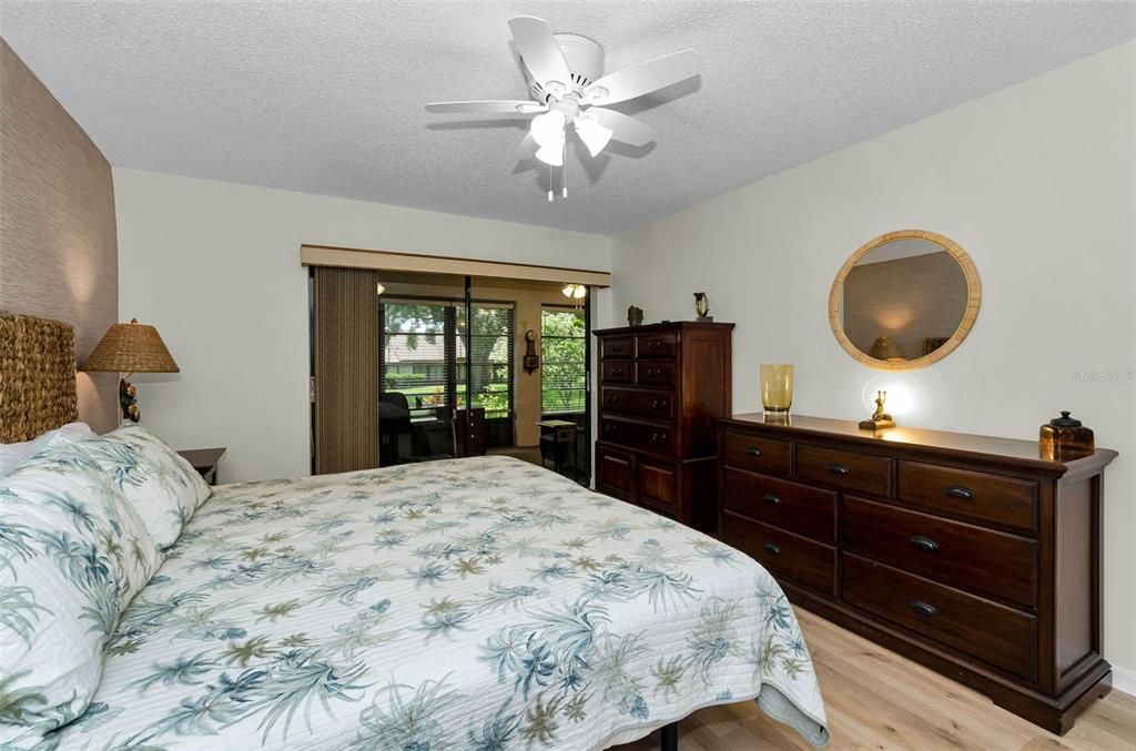 En Venta: $299,900 (2 camas, 2 baños, 1360 Pies cuadrados)