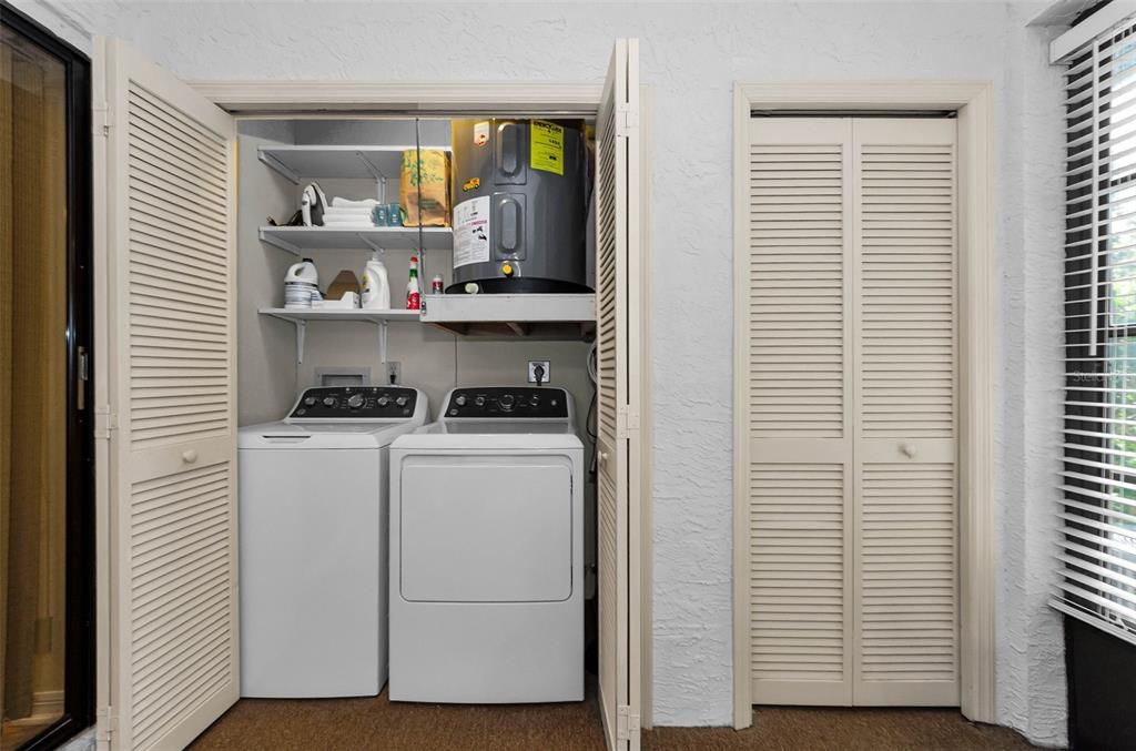 En Venta: $299,900 (2 camas, 2 baños, 1360 Pies cuadrados)