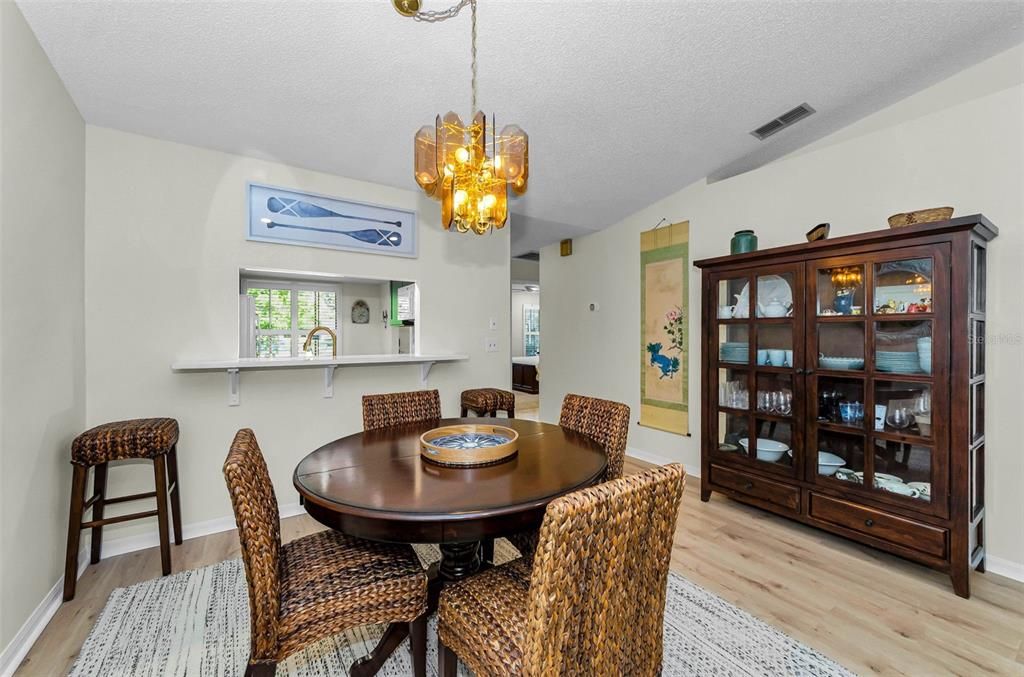 En Venta: $299,900 (2 camas, 2 baños, 1360 Pies cuadrados)