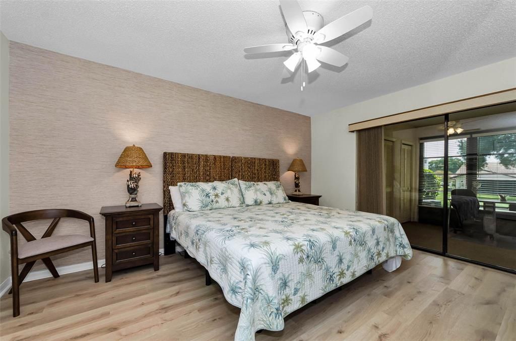 En Venta: $299,900 (2 camas, 2 baños, 1360 Pies cuadrados)