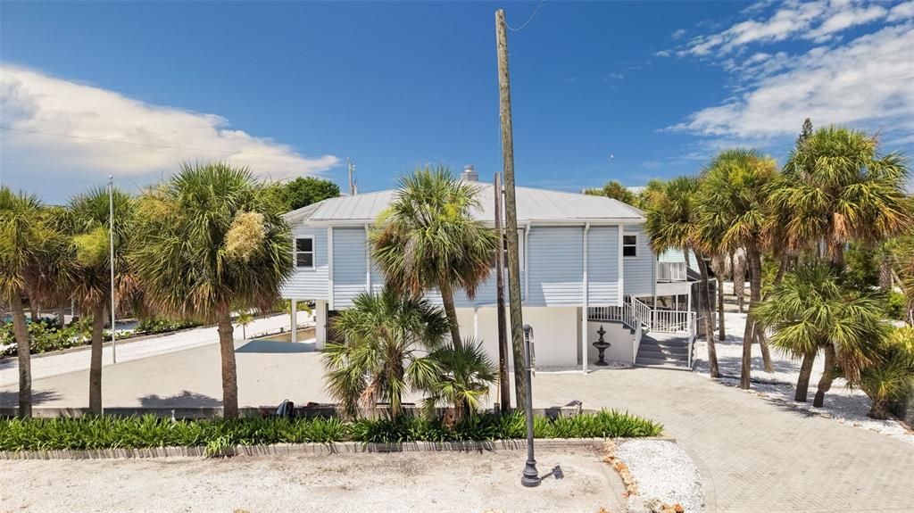For Sale: $999,300 (4 beds, 3 baths, 1724 Square Feet)