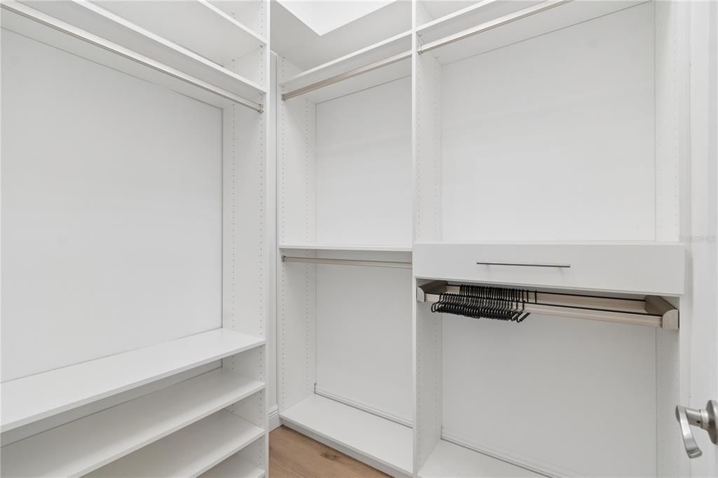 En Venta: $1,100,000 (4 camas, 3 baños, 3259 Pies cuadrados)