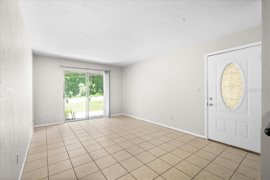 For Sale: $113,000 (1 beds, 1 baths, 576 Square Feet)