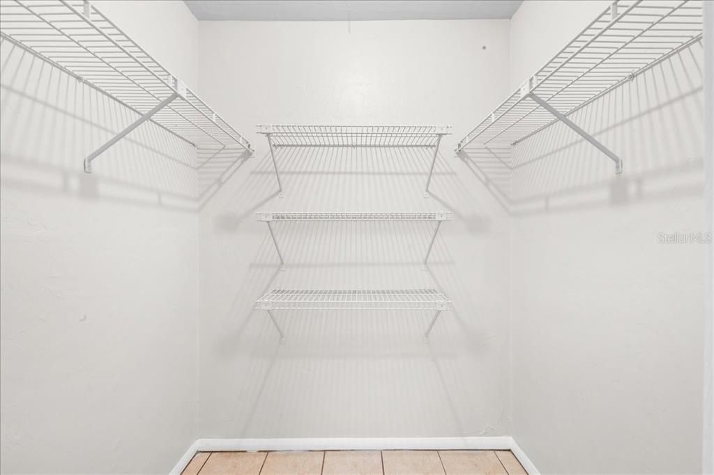 For Sale: $113,000 (1 beds, 1 baths, 576 Square Feet)