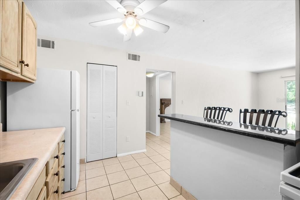 For Sale: $113,000 (1 beds, 1 baths, 576 Square Feet)