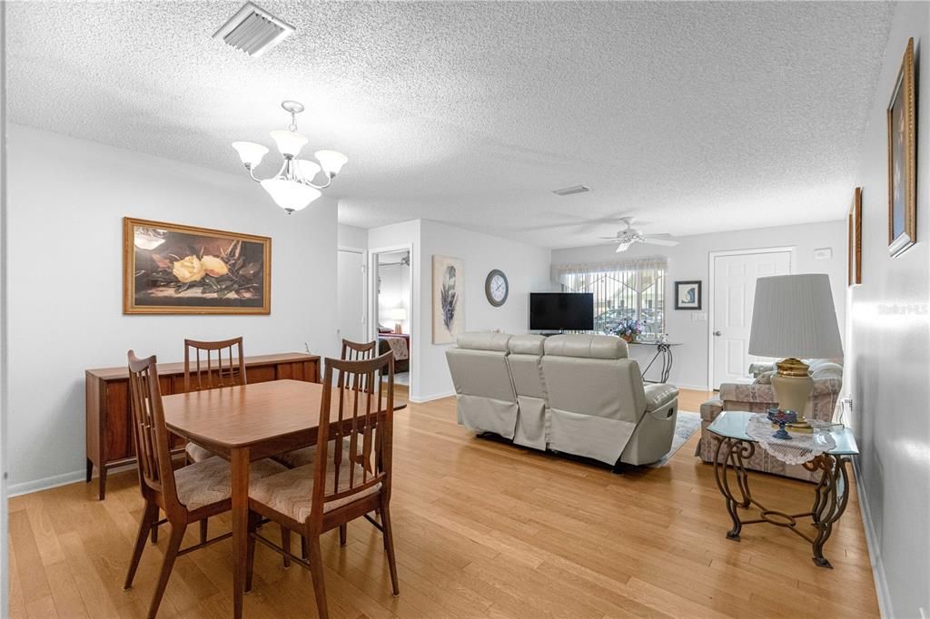 For Sale: $199,900 (2 beds, 2 baths, 1375 Square Feet)