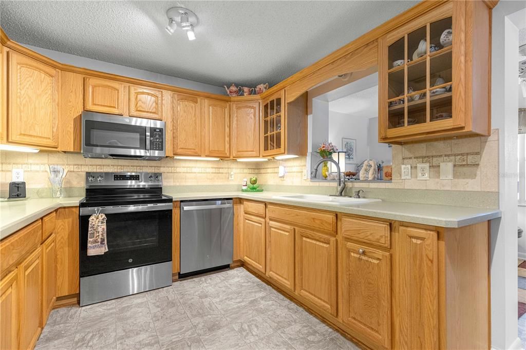 For Sale: $199,900 (2 beds, 2 baths, 1375 Square Feet)