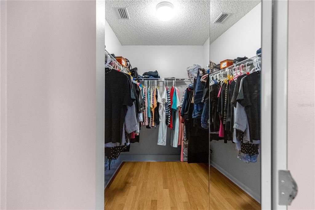 For Sale: $199,900 (2 beds, 2 baths, 1375 Square Feet)