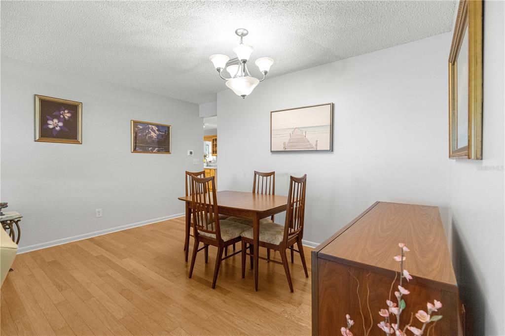 For Sale: $199,900 (2 beds, 2 baths, 1375 Square Feet)