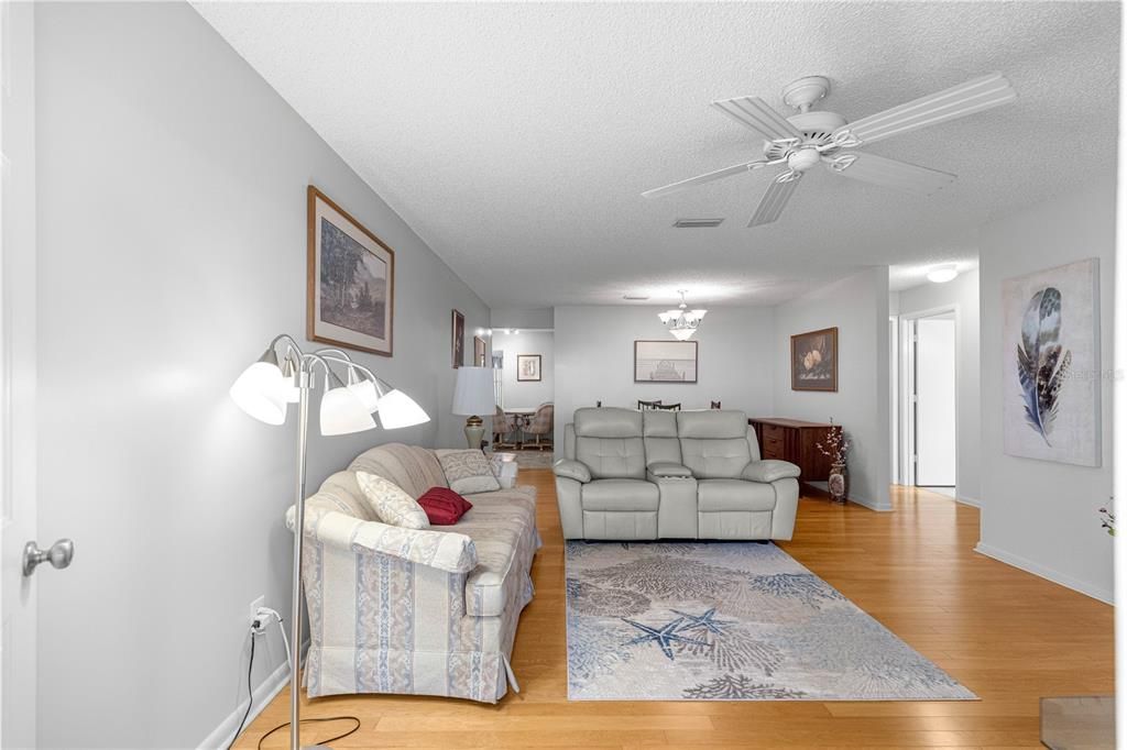 For Sale: $199,900 (2 beds, 2 baths, 1375 Square Feet)