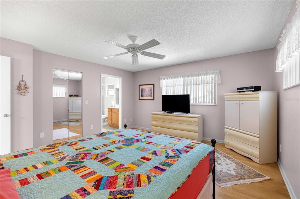 For Sale: $199,900 (2 beds, 2 baths, 1375 Square Feet)