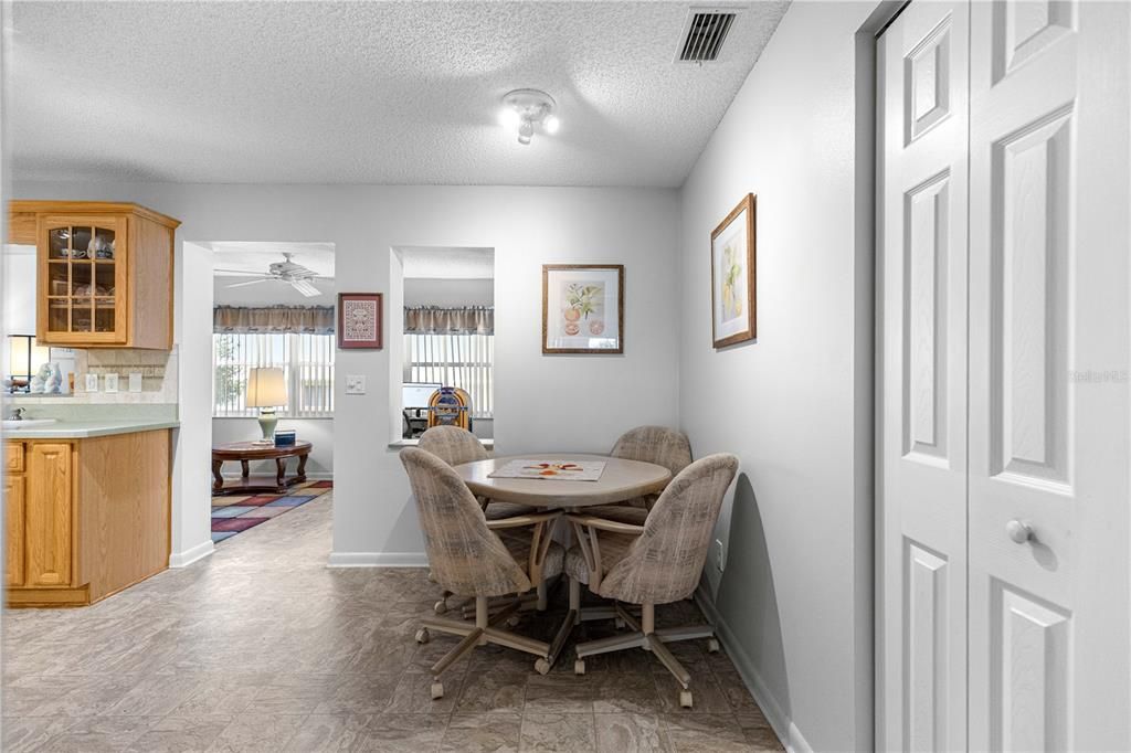 For Sale: $199,900 (2 beds, 2 baths, 1375 Square Feet)