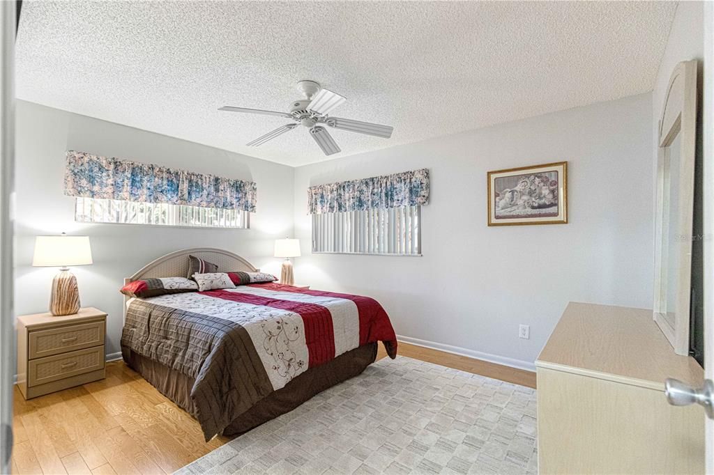 For Sale: $199,900 (2 beds, 2 baths, 1375 Square Feet)